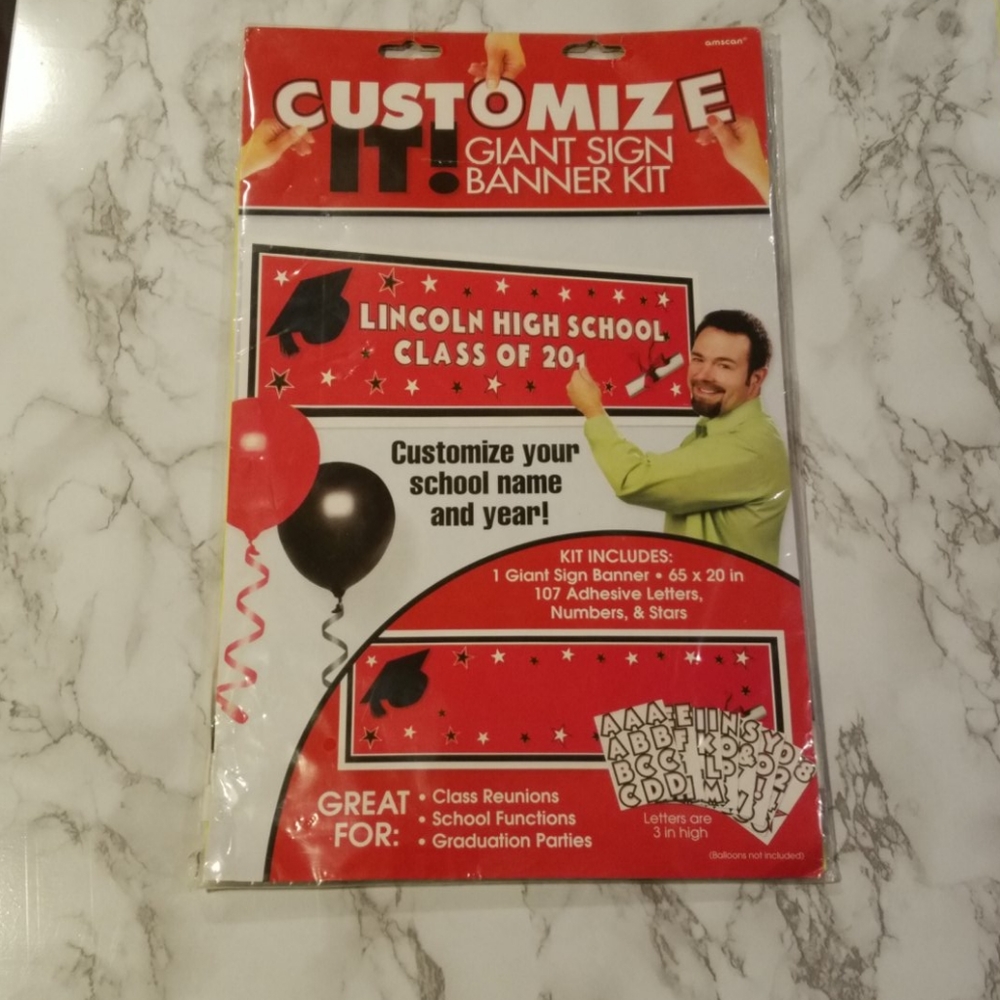Graduation custom sign and caps